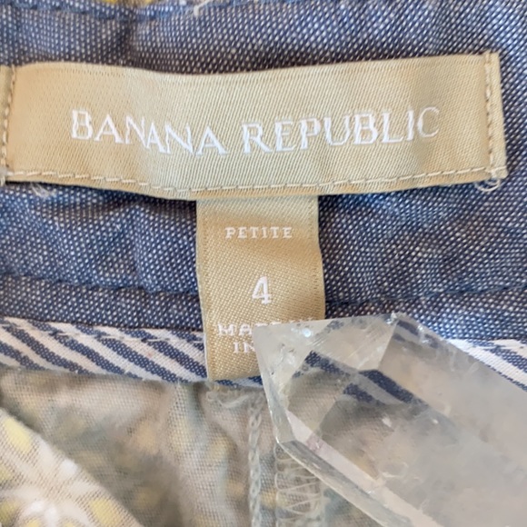 Banana Republic- Sweet Sunshine Chambray Mandala Print Shorts, Size 4 - Picture 5 of 12